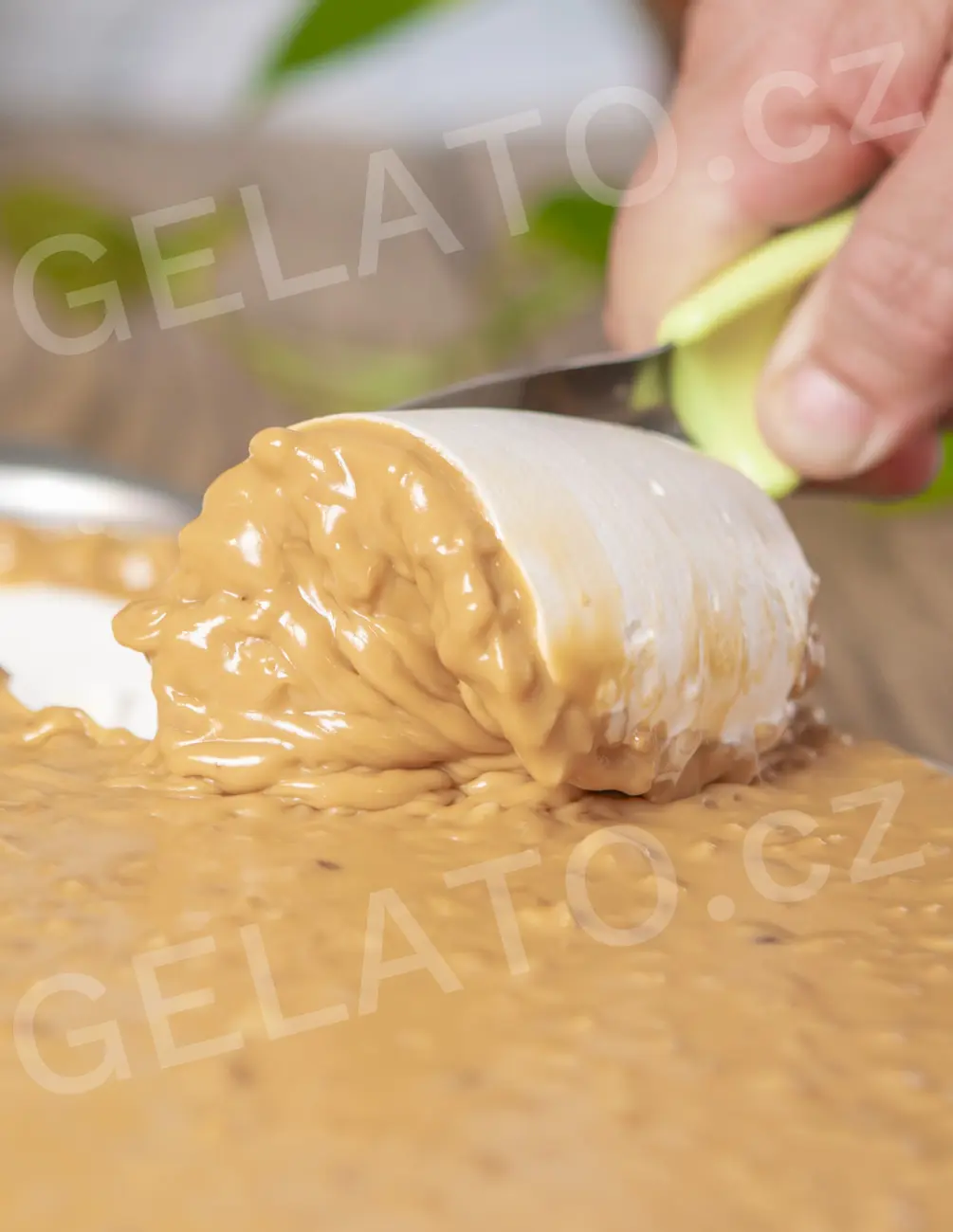 5,5 kg - Nutgel Káva - poleva krémová s kousky sušenek, Stella