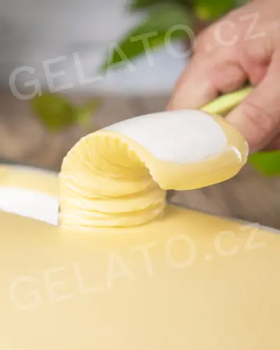 5,5 kg - Nutgel Bílá čokoláda - poleva hladká krémová, Stella