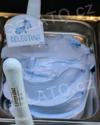 Zmrzlina Celestína s kozím mlékem a modrou spirullinou