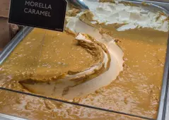 Zmrzlina Pražená mandle s karamelem - ploché zdobení