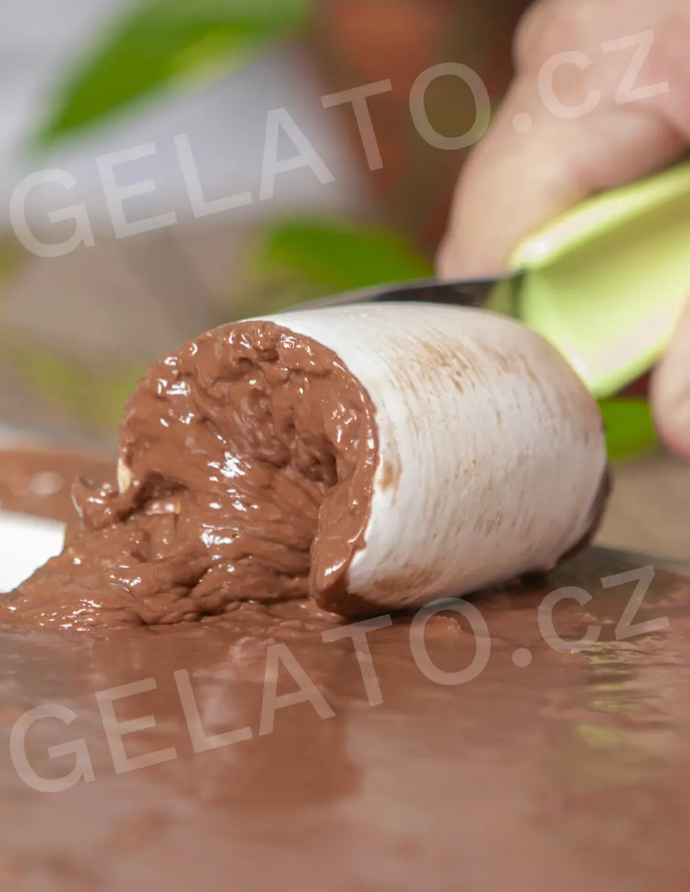 5,5 kg - Nutgel Mléčná čokoláda s oplatkami - poleva krémová s kousky oplatek, Stella